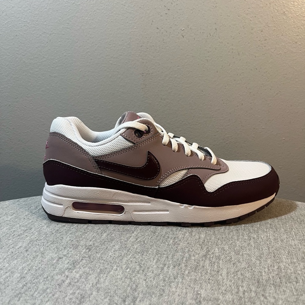 Nike Air Max 1 (GS) LT Violet Ore Burgundy Crush Size 7Y/Women's 8.5 DZ3307-112 - Picture 1 of 11